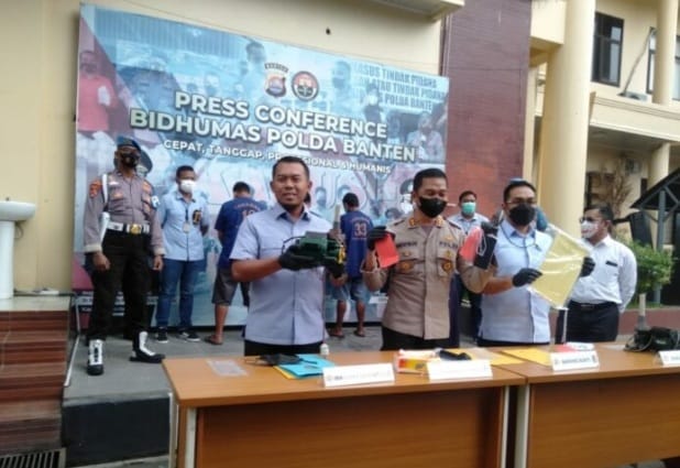 Polisi Amankan 3 Orang Pelaku Penimbun Solar Di Pandeglang