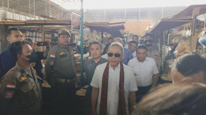 Zulkifli Hasan Klaim Harga Bahan Pokok Stabil ketika Kunjungi Pasar Blok F Cilegon