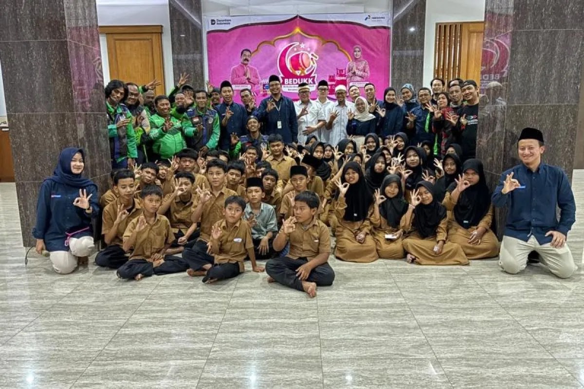 Pertamina Patra Niaga Gelar Program BEDUKK di Tangerang, Berbagi dengan Ojol, UMKM dan Anak Yatim